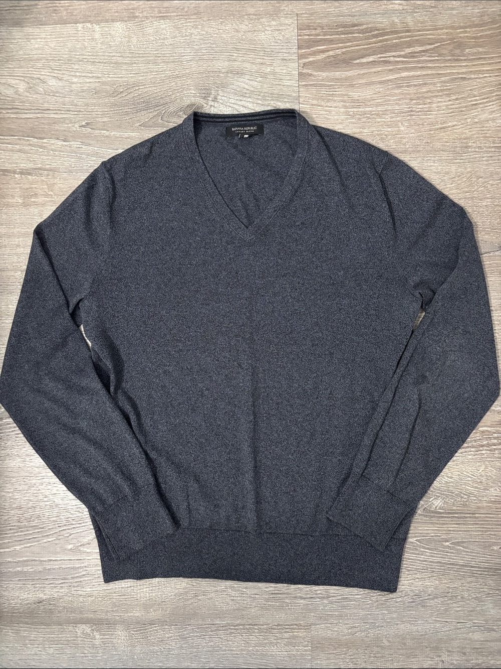 Banana Republic Men's Luxury Silk Cotton Cashmere V-Neck Sweater Sz Medium Gray
